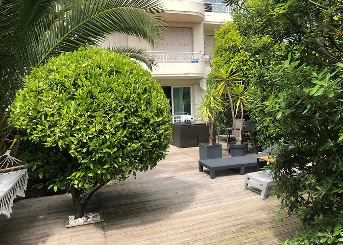 Only 60M To The Beach, 2 Bedroom Cozy Apartment, 80M2 Big Garden, Very Central