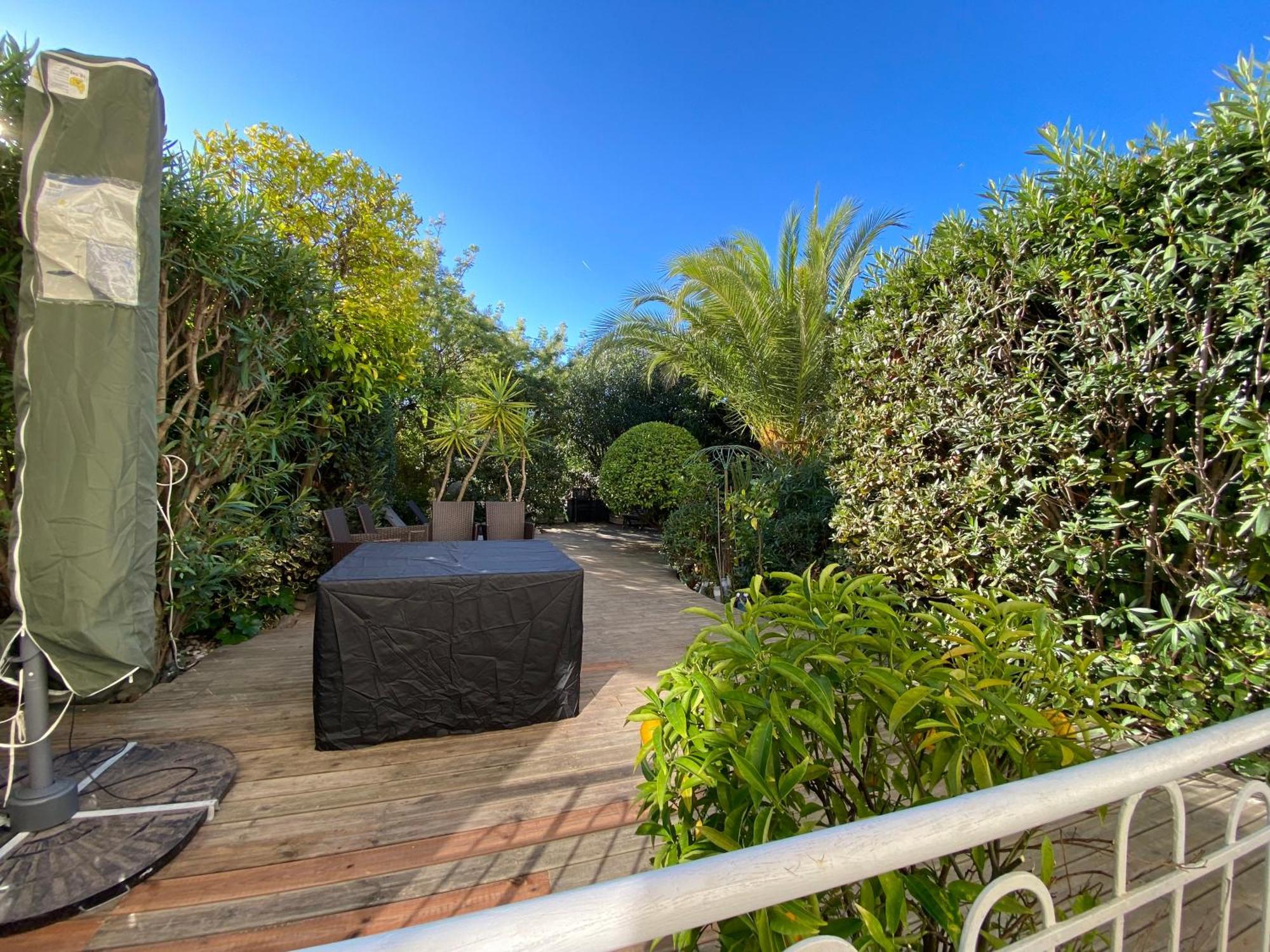 Appartement Only 60m To The Beach, 2 Bedroom Cozy Apartment, 80m2 Big Garden, Very