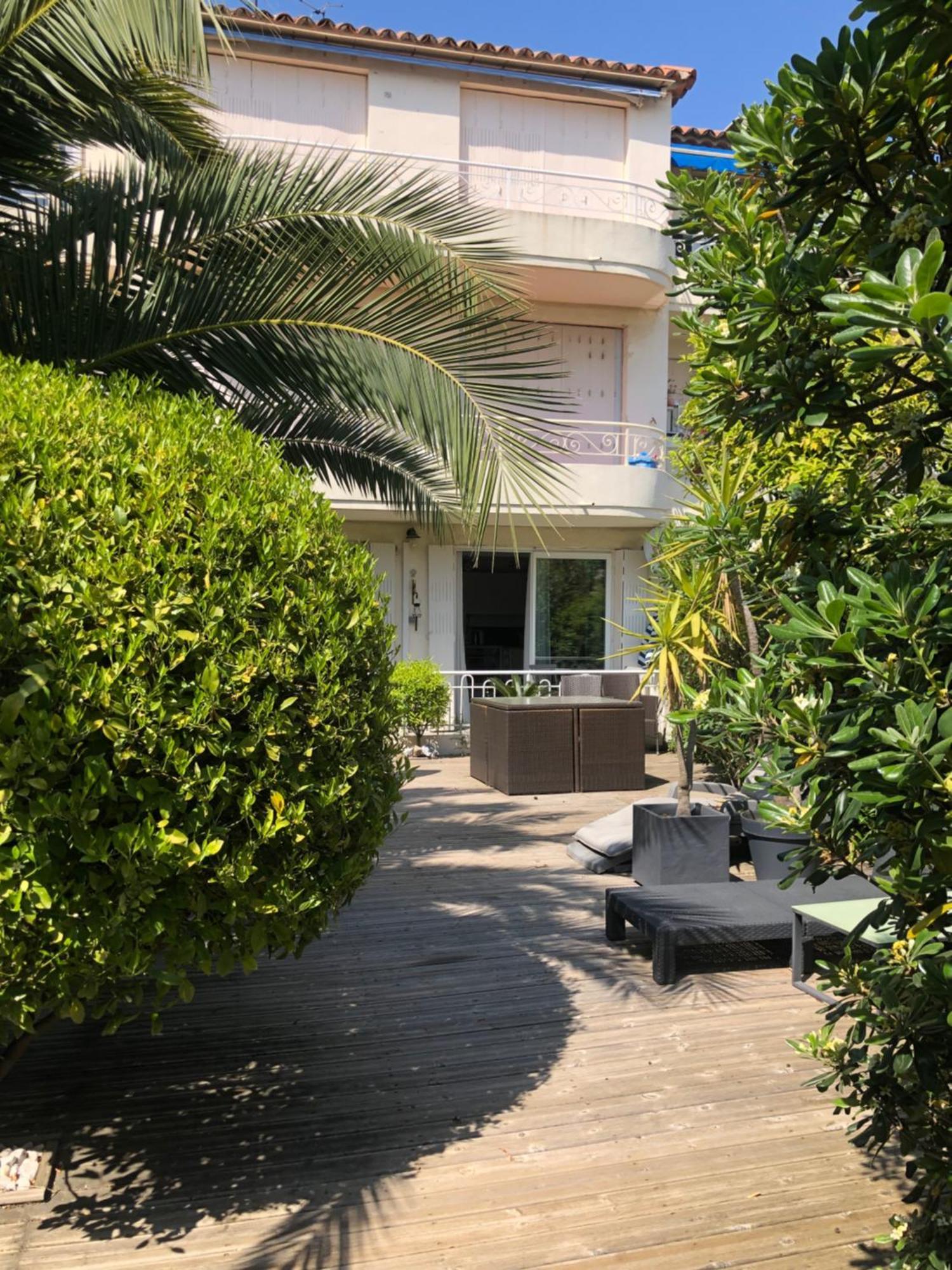 Appartement Only 60m To The Beach, 2 Bedroom Cozy Apartment, 80m2 Big Garden, Very